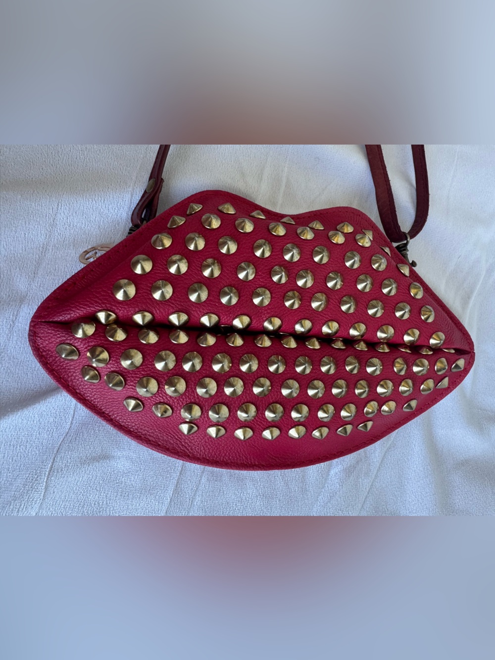 Jingpin red studded lips purse mwah faux leather adjustable strap rockabilly kis